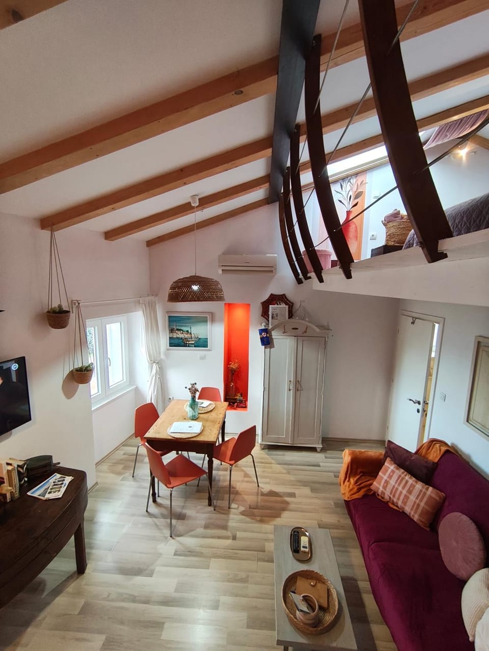 TV and multimedia, View (from property/room), Living room, Seating area, Dining area, City view