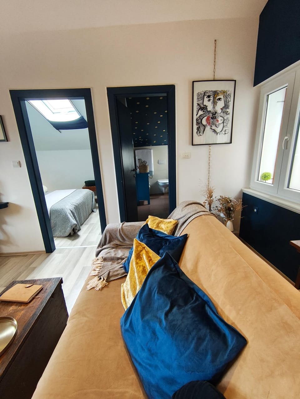 Living room, Photo of the whole room