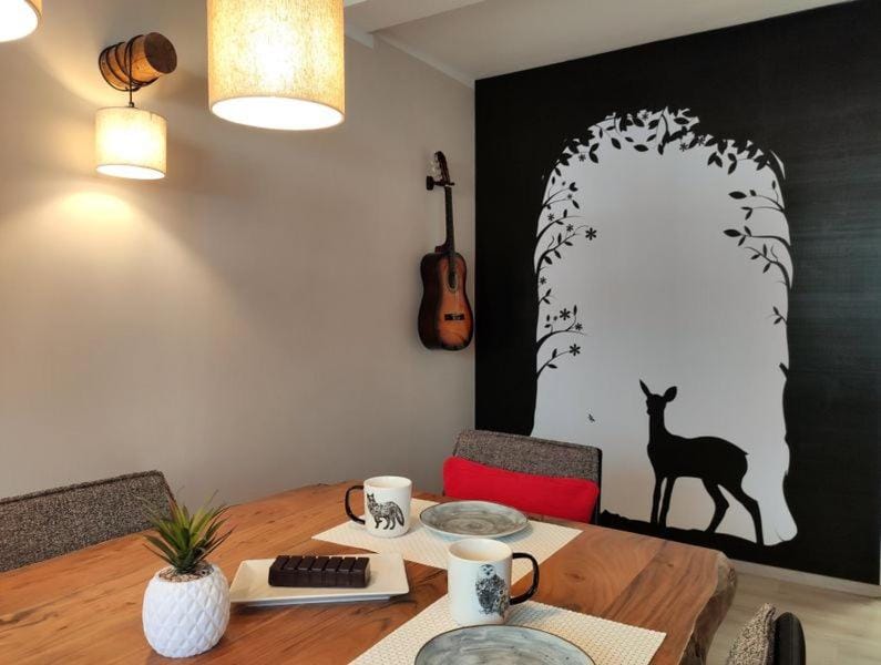Seating area, Dining area