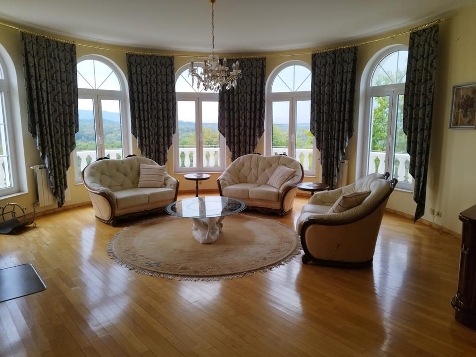 Living room, Lounge or bar