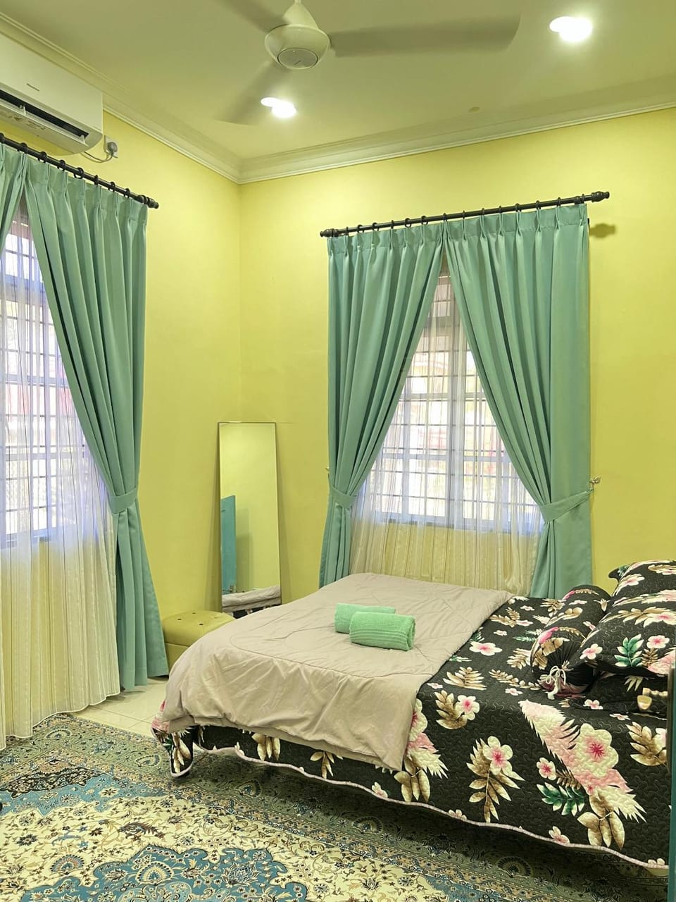 Bed, Bedroom, towels, air conditioner