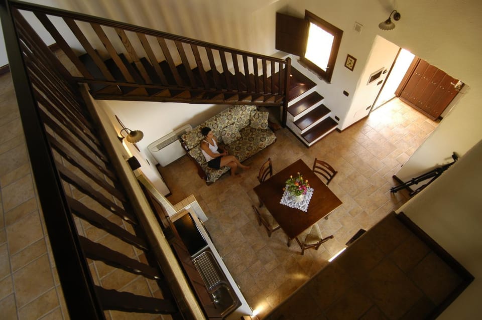 Dining area, Guests