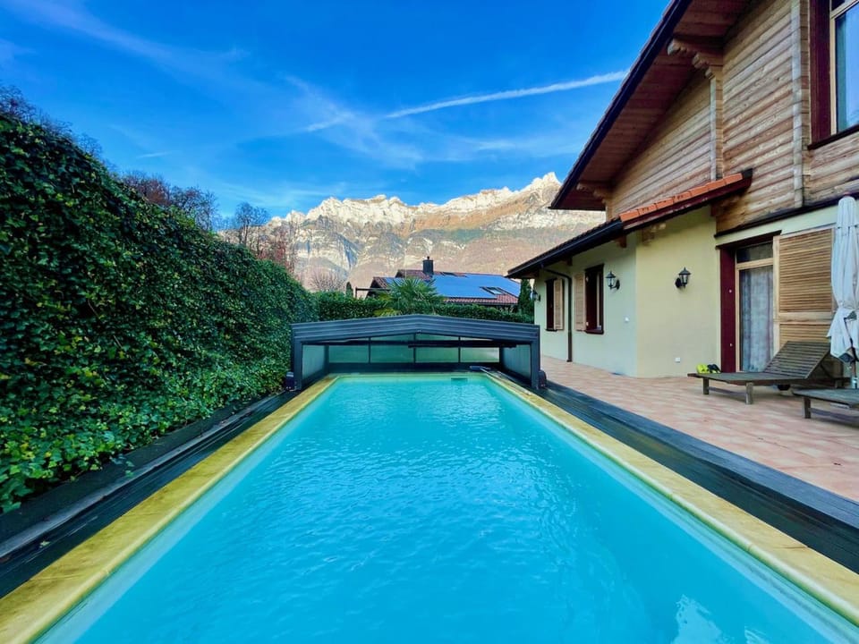 Doodle's Amazing Chalet -Walensee - Flumserberg - Churfirsten - Heidiland - Pool - Sauna Bed and Breakfast in St. Gallen, Switzerland