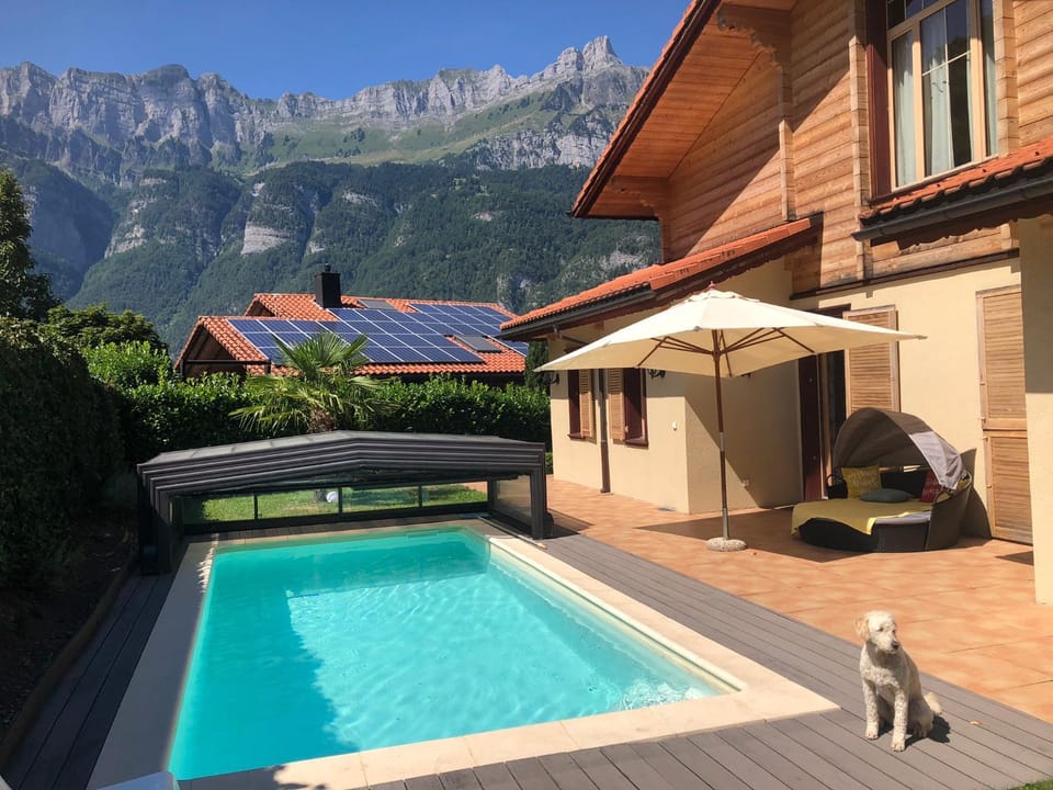 Doodle's Amazing Chalet -Walensee - Flumserberg - Churfirsten - Heidiland - Pool - Sauna Bed and Breakfast in St. Gallen, Switzerland