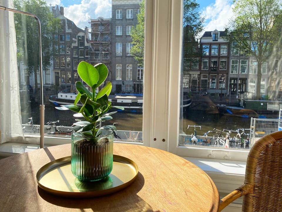 Dining area, City view