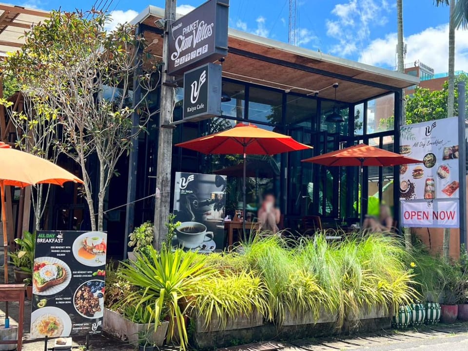 Restaurant/places to eat, Seating area, Dining area