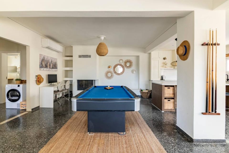 Billiard, Living room