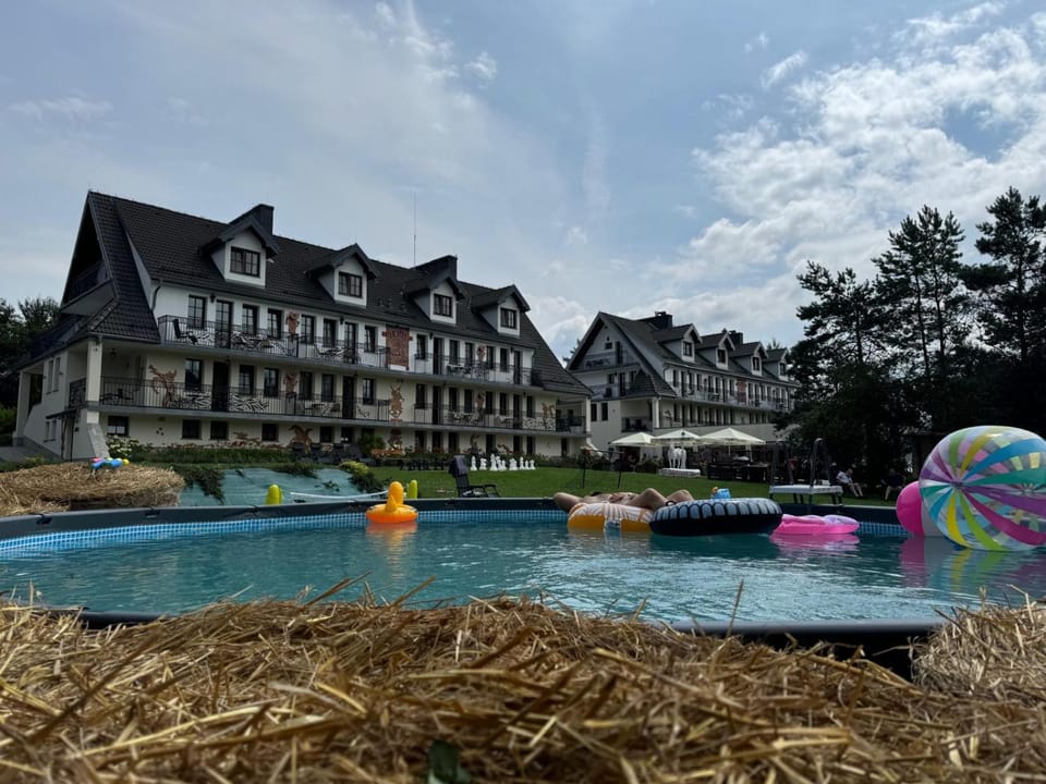 Property building, Day, Pool view, Swimming pool