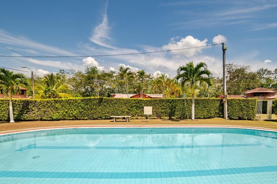 Moderna cabaña en Viterbo con Aire AC y Piscina Villa in Risaralda