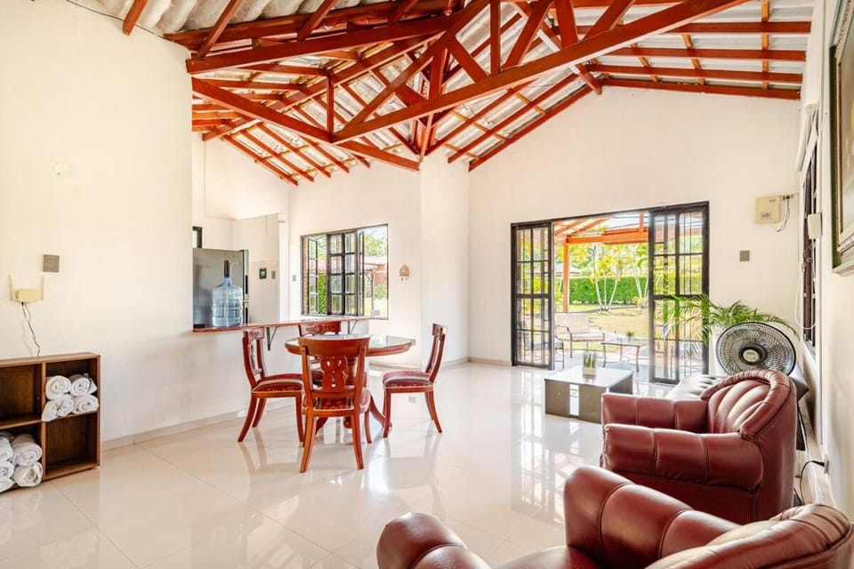 Moderna cabaña en Viterbo con Aire AC y Piscina Villa in Risaralda