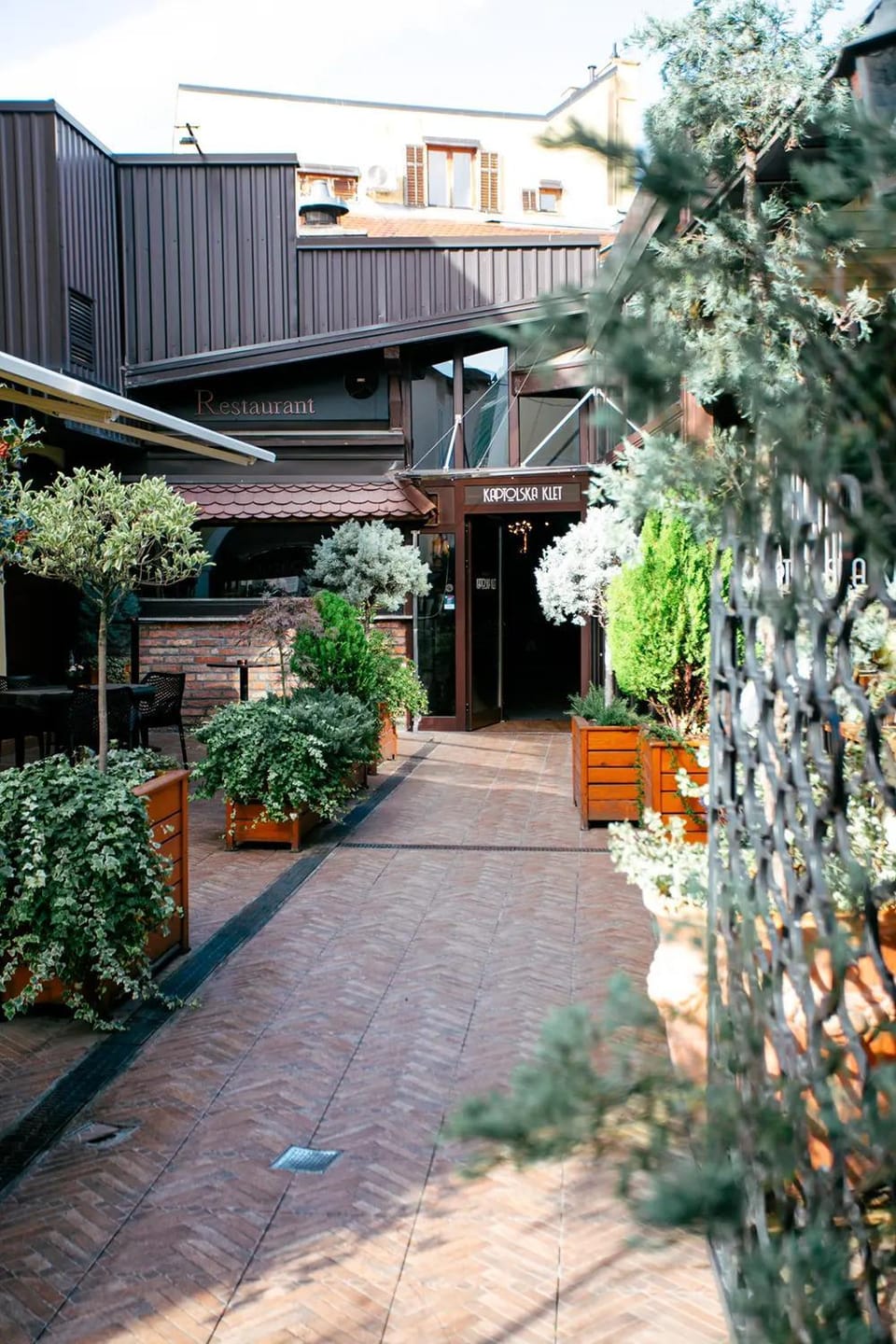 Restaurant/places to eat