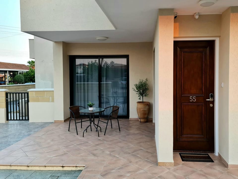 Patio, Facade/entrance, Balcony/Terrace