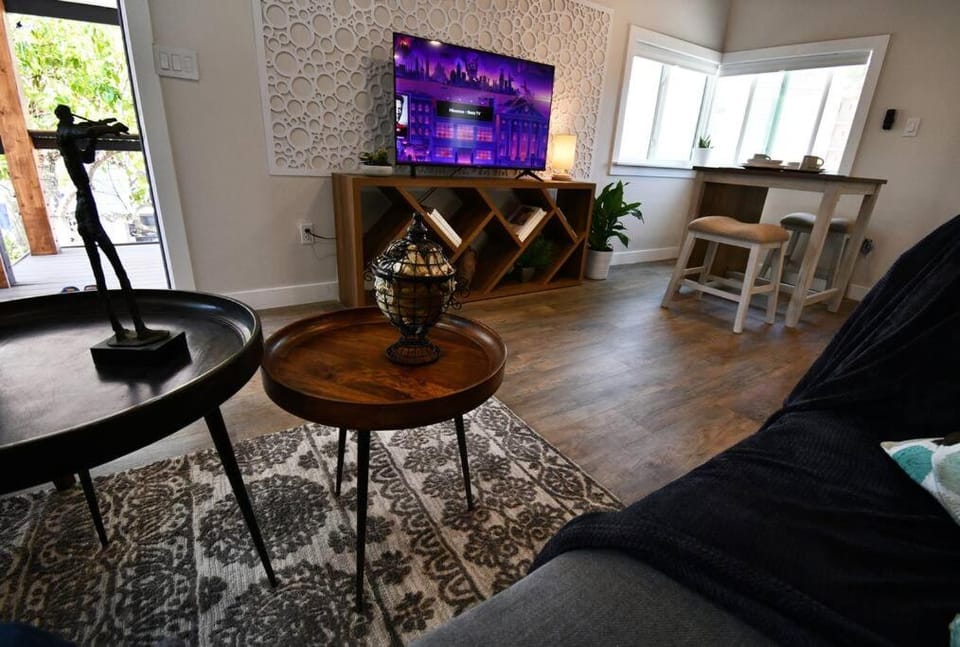 TV and multimedia, Living room, Dining area