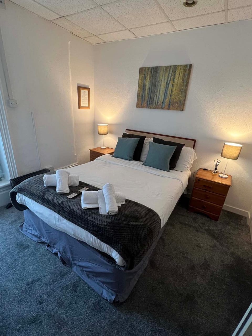 Bed, Photo of the whole room, Bedroom, towels