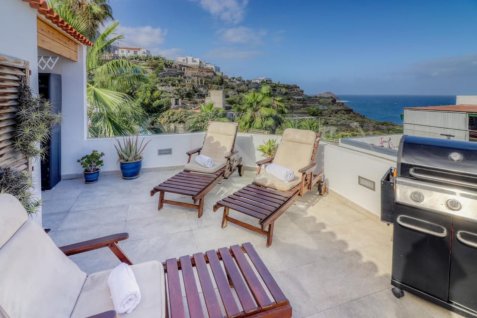 BBQ facilities, Balcony/Terrace, Sea view