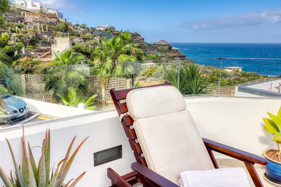 View (from property/room), Balcony/Terrace, Sea view, sunbed