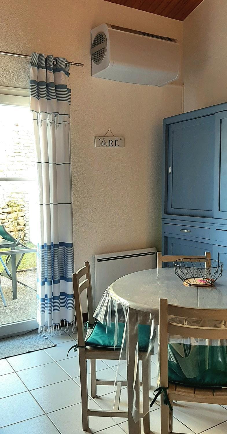 Charmant cocon avec jardinet, au coeur de Saint Martin de Ré Apartment in Saint-Martin-de-Ré