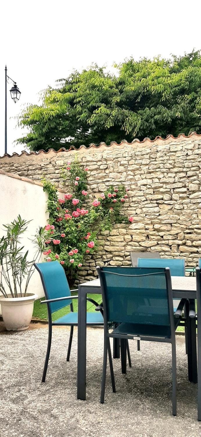 Charmant cocon avec jardinet, au coeur de Saint Martin de Ré Apartment in Saint-Martin-de-Ré