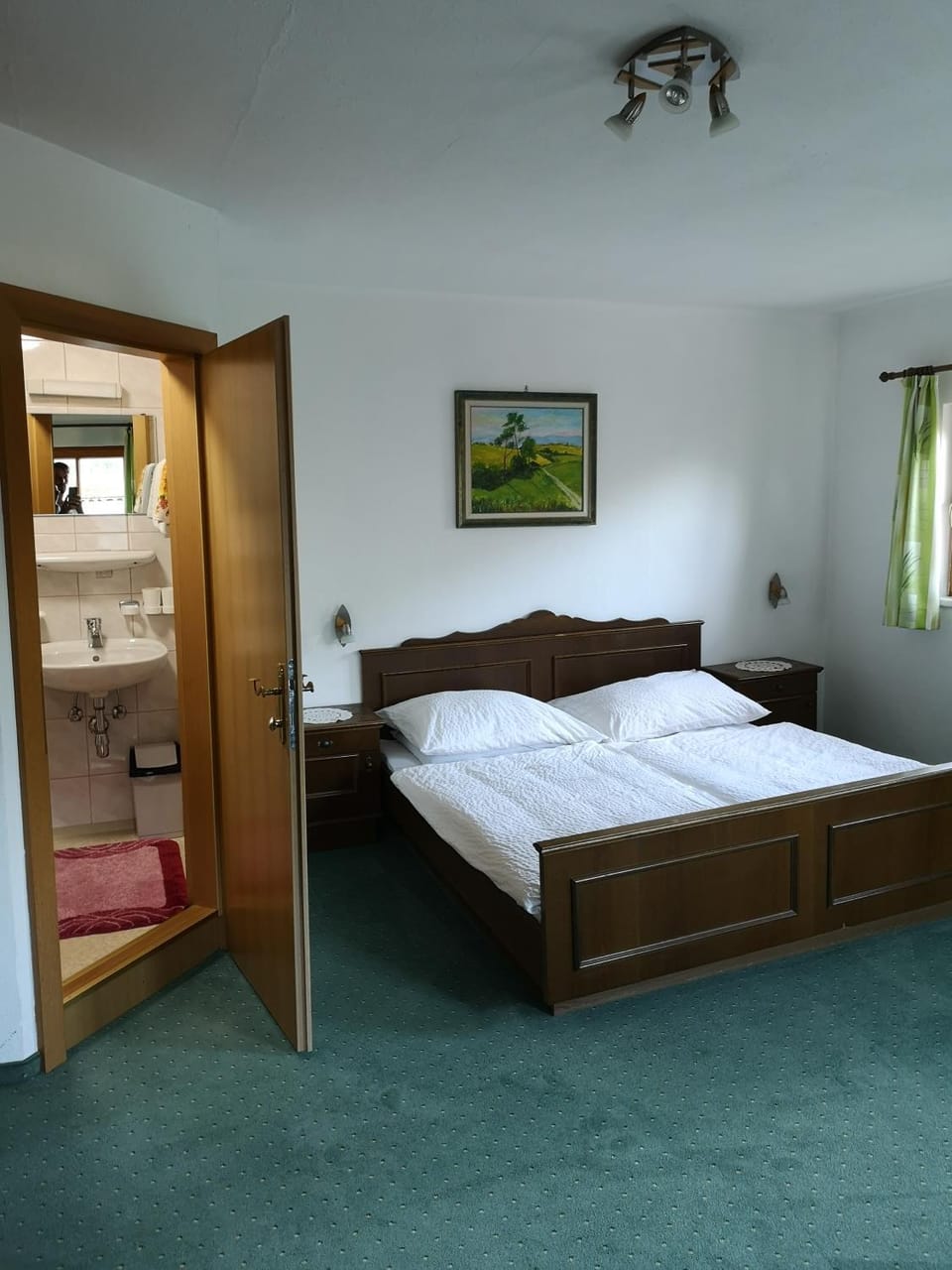 Bed, Photo of the whole room