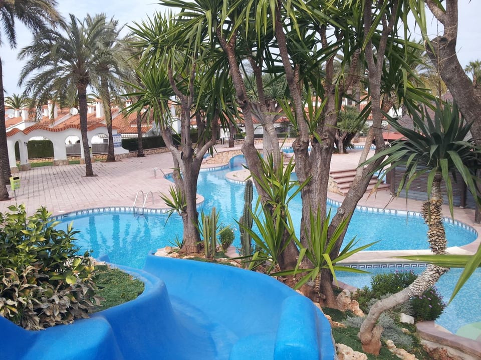 Swimming pool, Swimming pool