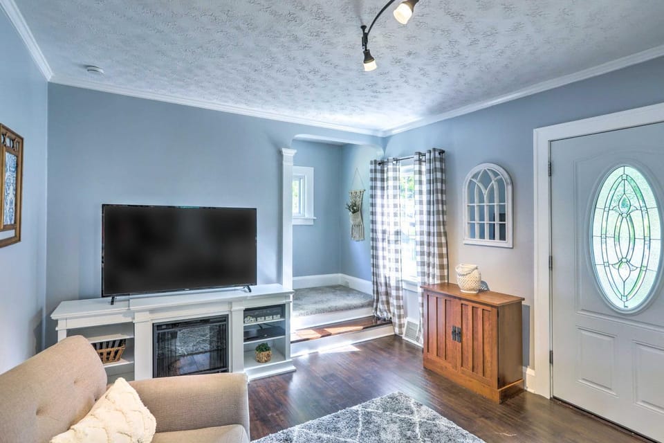 Bright Parma Home with Outdoor Space Less Than 10 Mi to Dtwn House in Parma