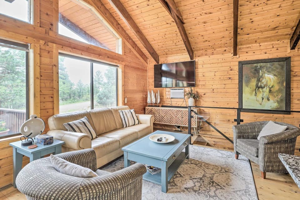 Luxe Pagosa Springs Cabin w/ Sauna & Hot Tub! Cabin in Colorado