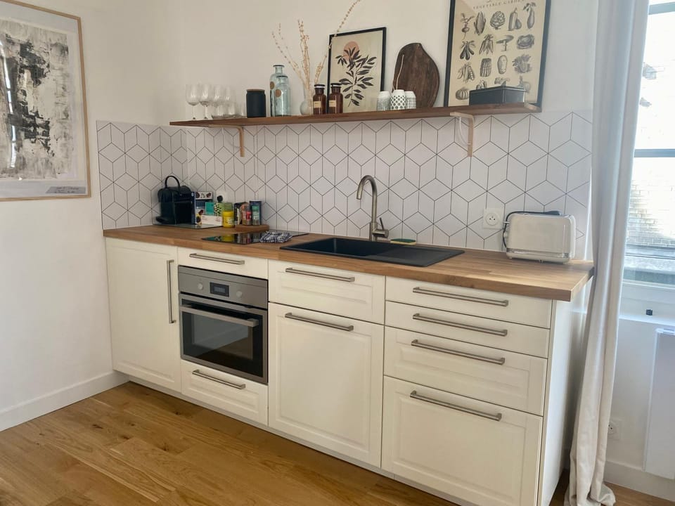 Kitchen or kitchenette