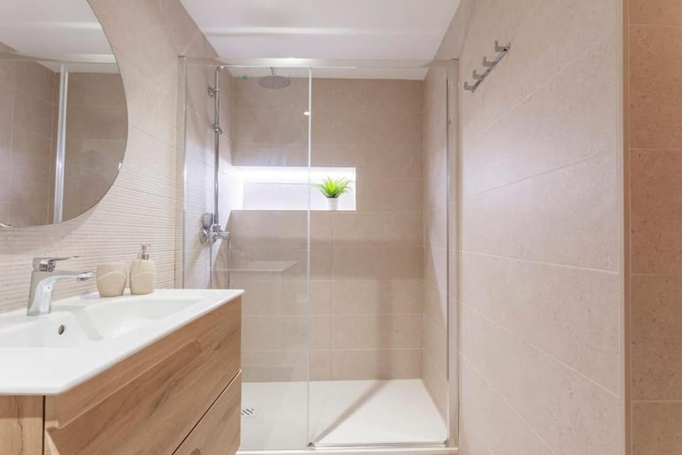 Shower, Bathroom