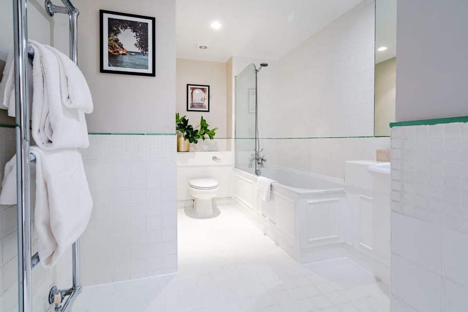 Shower, Toilet, Bathroom, Bath, towels