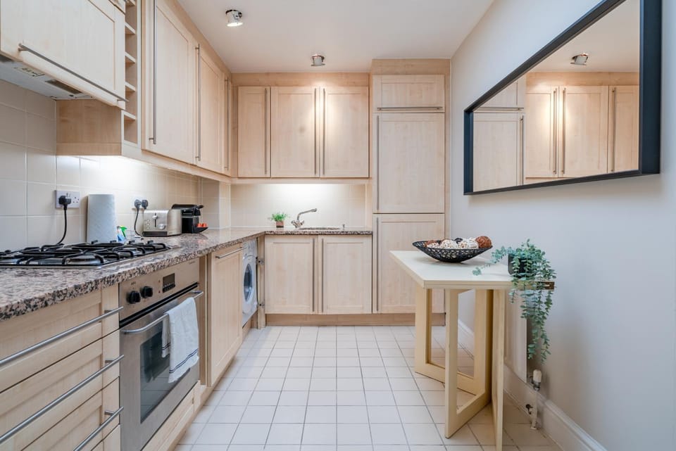 Kitchen or kitchenette, Dining area, oven, stove, toaster