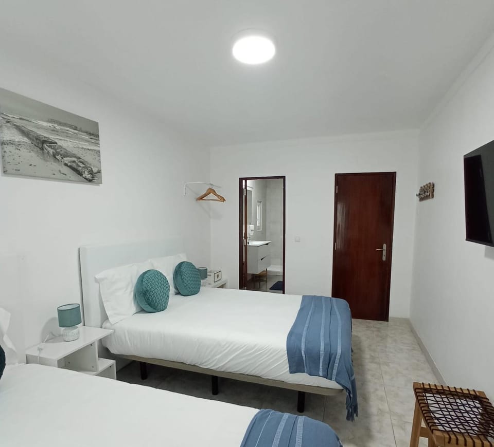 Bed, TV and multimedia, Bedroom, hair dresser