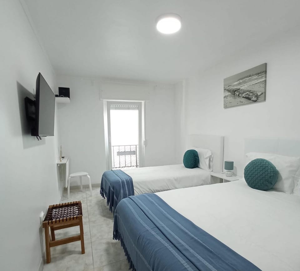 Bed, TV and multimedia, Bedroom, hair dresser