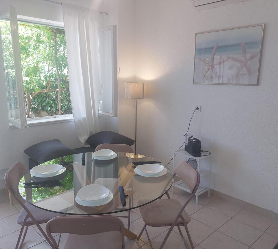Apartment Lidija Apartment in Okrug Gornji
