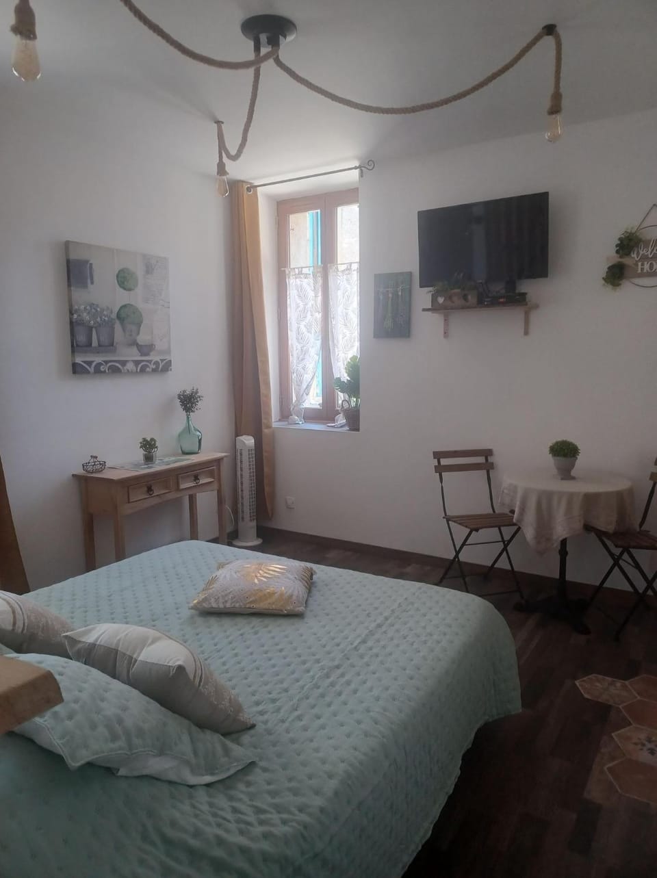Photo of the whole room