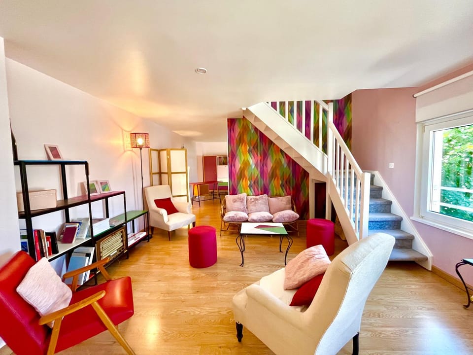 BERNARDINE - Hyper Centre Reims Parking Inclus Apartment in Reims