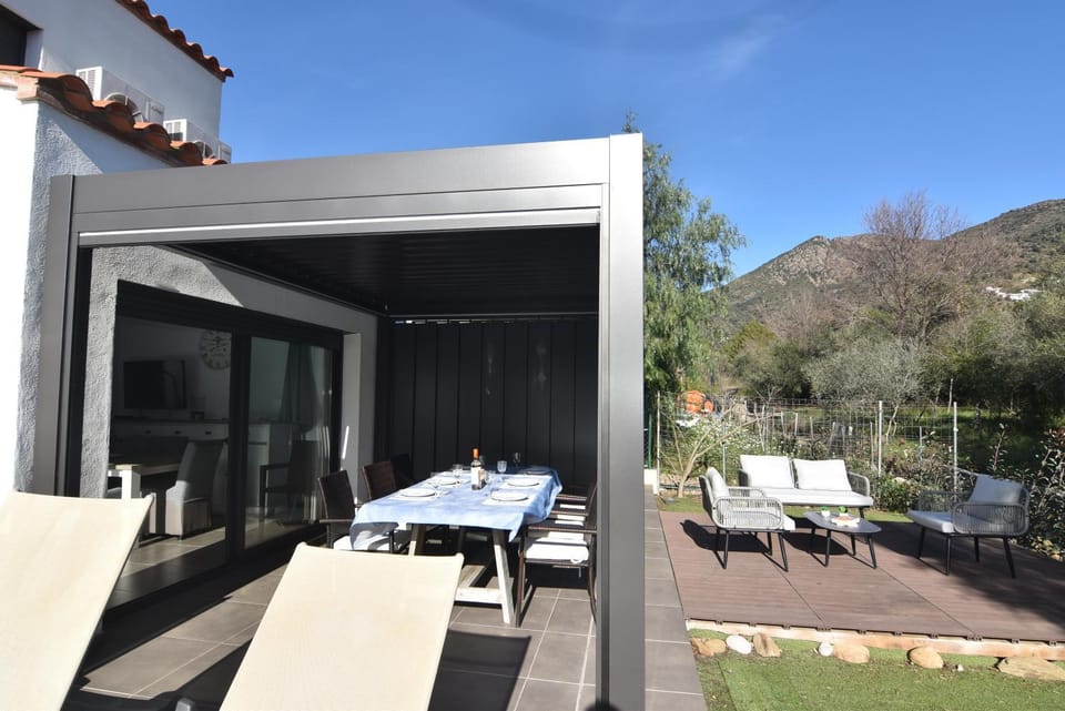 Dining area, Mountain view