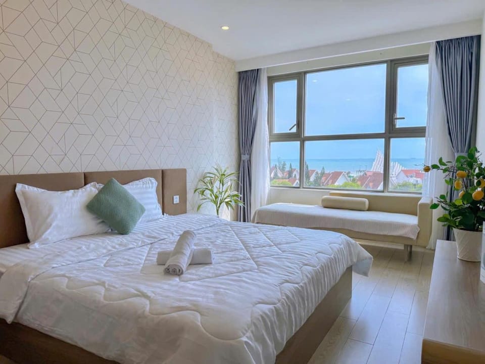 Bed, Natural landscape, Photo of the whole room, Bedroom, Sea view, towels