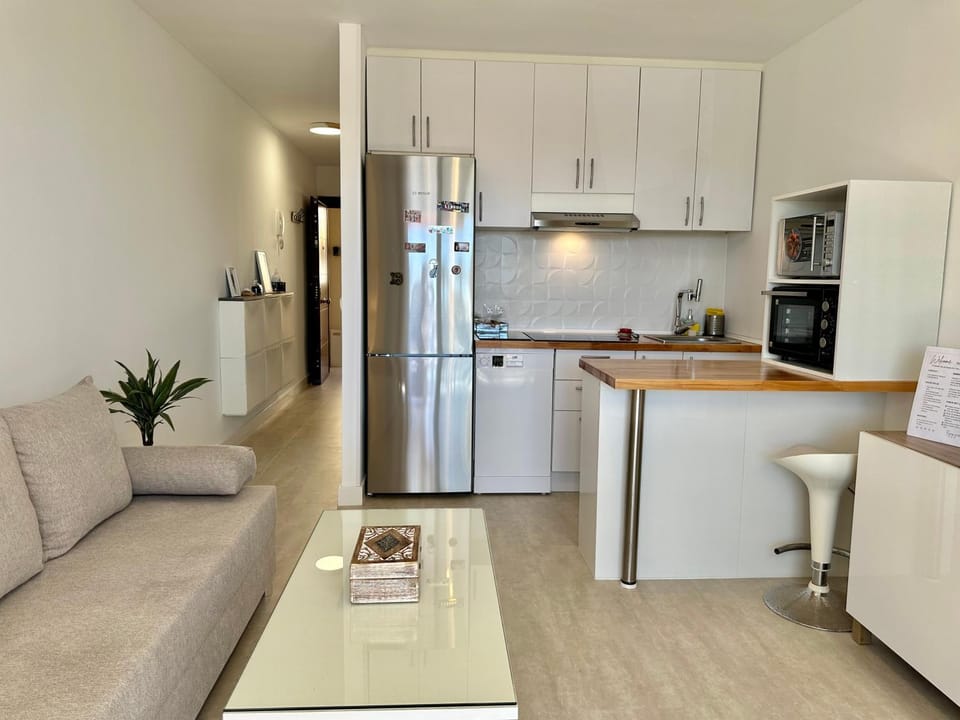 Kitchen or kitchenette, Living room, Dining area, dishwasher, minibar, pet friendly, stove