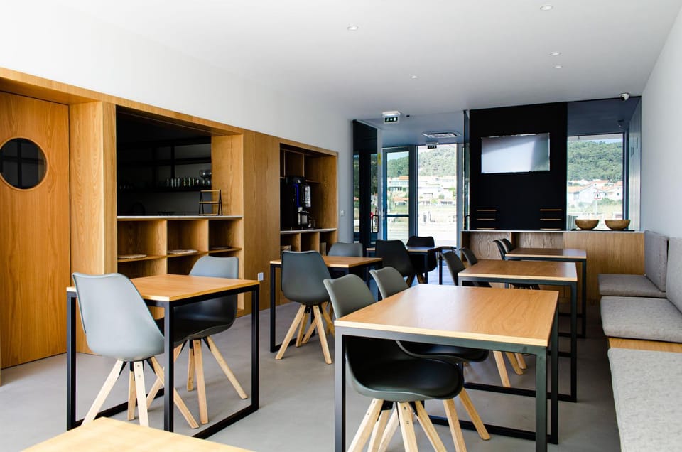 Restaurant/places to eat, Restaurant/places to eat, Lounge or bar, Lounge or bar