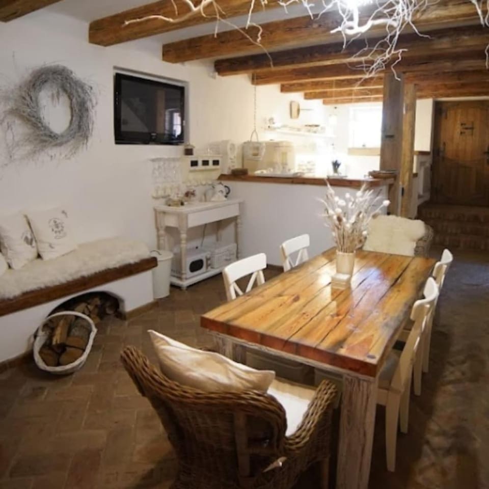 Vinný Tunel - Květinový pokoj se soukromou terasou Bed and Breakfast in South Moravian Region