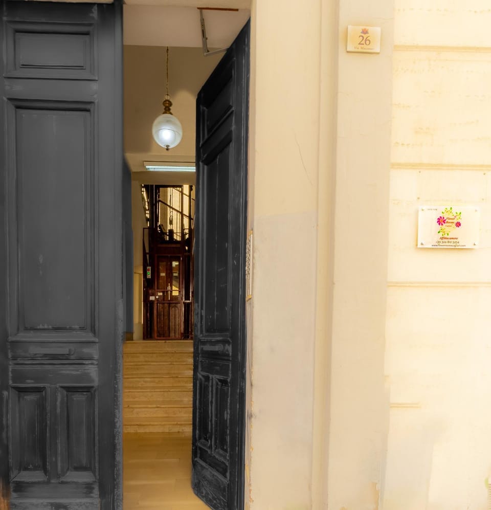 Property building, Facade/entrance