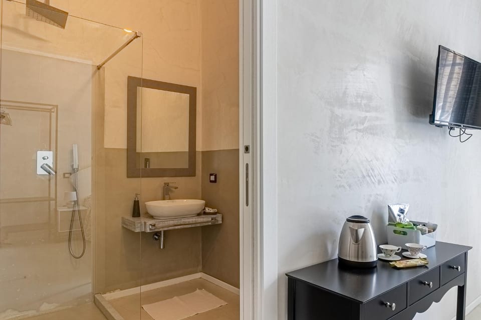 Bathroom, TV and multimedia, towels, air conditioner