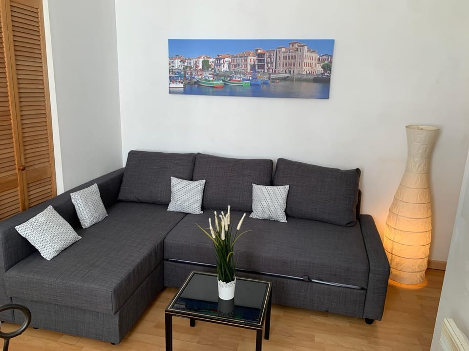 Bed, Living room, Seating area