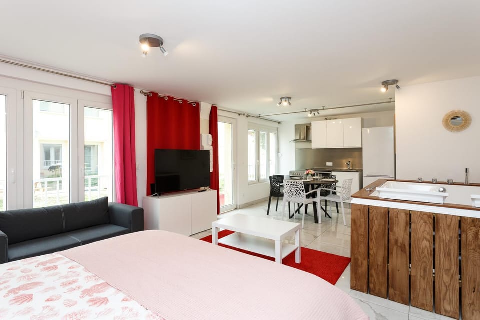 Blanc Mesnil Nid d'amour Apartment in Île-de-France