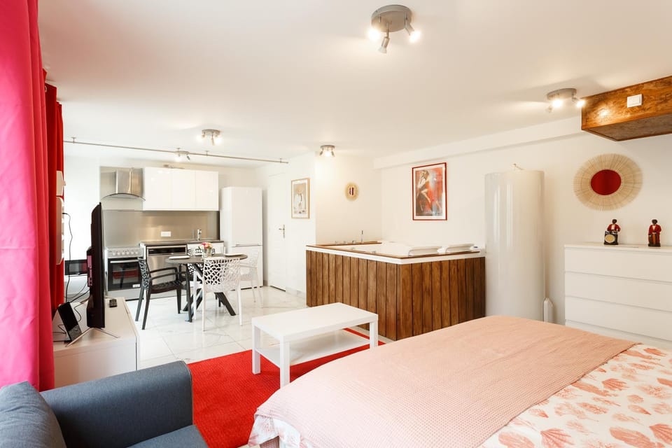 Blanc Mesnil Nid d'amour Apartment in Île-de-France