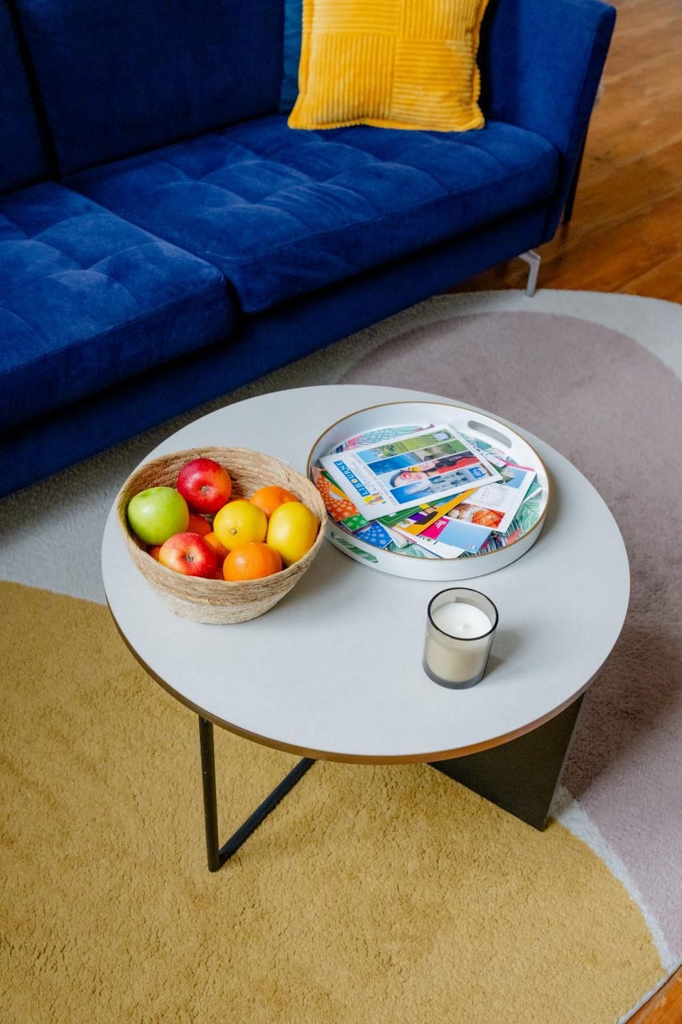Living room, Food and drinks, Food