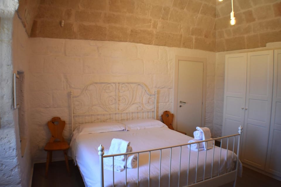 Bedroom, towels, wardrobe