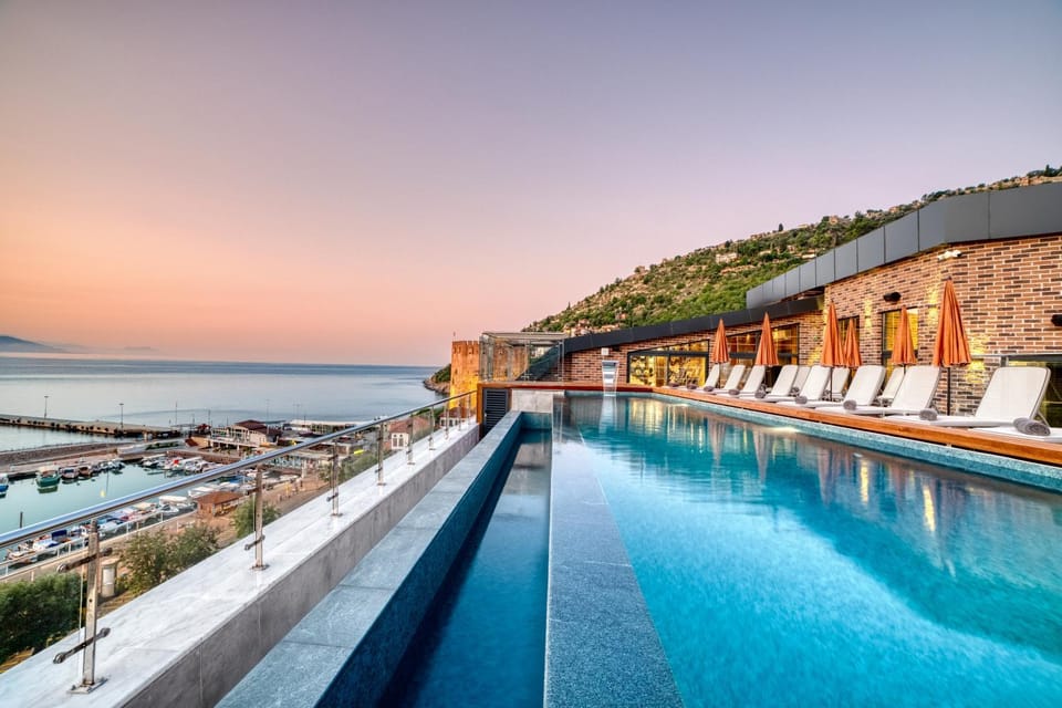 Day, Natural landscape, Pool view, Sea view, Swimming pool, sunbed