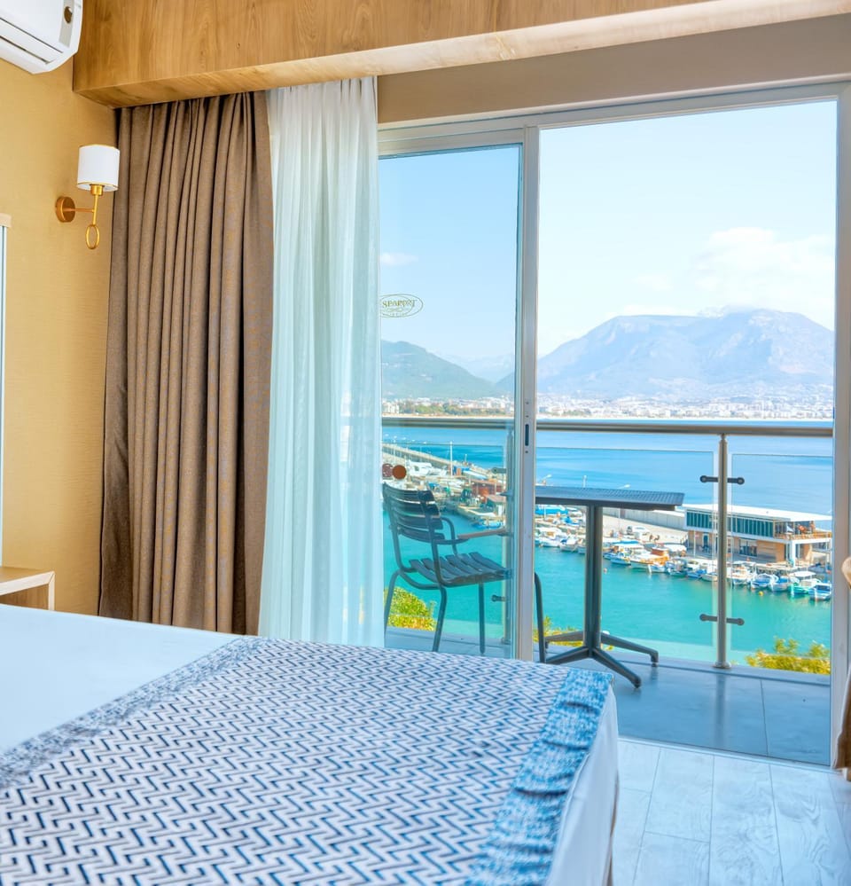 Bed, Natural landscape, View (from property/room), Balcony/Terrace, Bedroom, Mountain view, Sea view