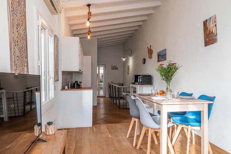 TV and multimedia, Kitchen or kitchenette, Living room, Dining area